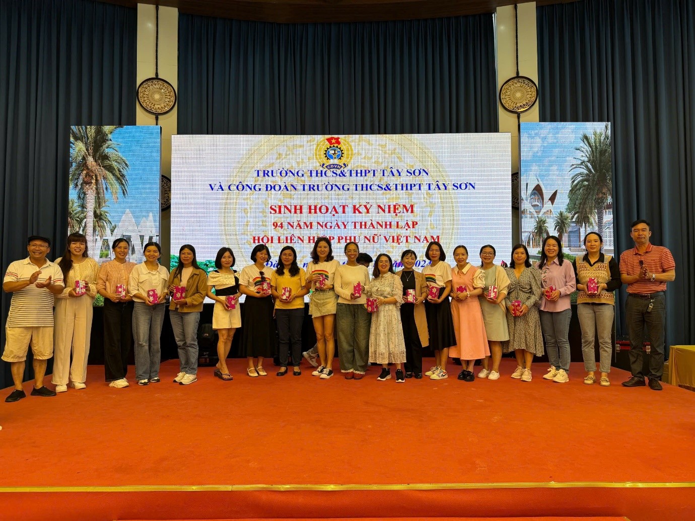 TRƯỜNG THCS&THPT TÂY SƠN TỔ CHỨC THAM QUAN, TRẢI NGHIỆM CHÀO MỪNG KỶ NIỆM 94 NĂM NGÀY PHỤ NỮ VIỆT NAM 20/10