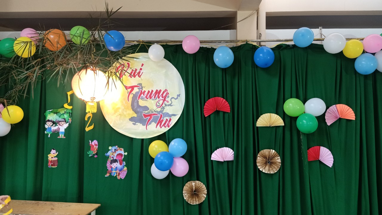 Rộn ràng không khí “Vui Trung Thu” tại Trường THPT Thăng Long – Lâm Hà!