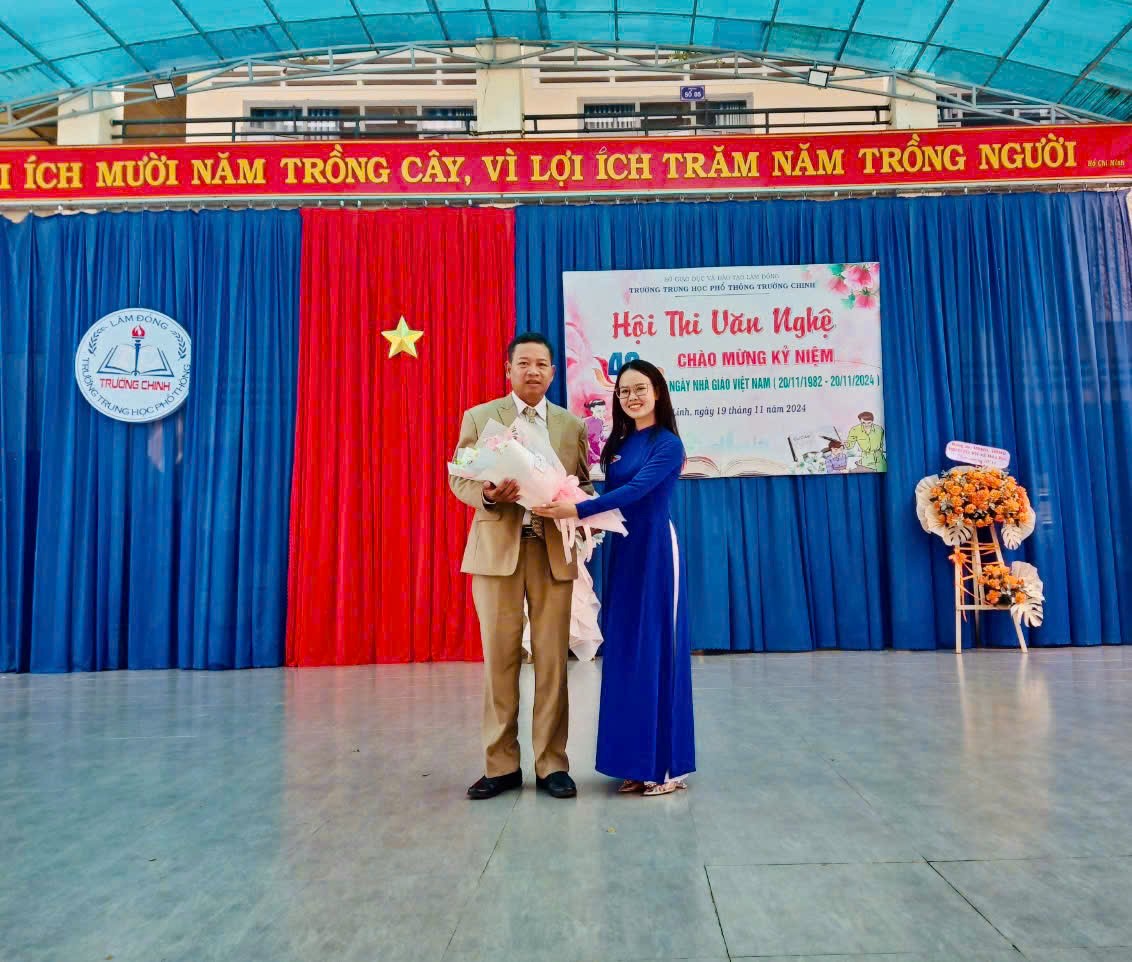 CÁC HOẠT ĐỘNG CHÀO MỪNG 42 NĂM NGÀY NHÀ GIÁO VIỆT NAM TẠI TRƯỜNG THPT TRƯỜNG CHINH