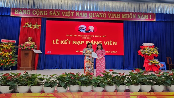 CÔNG ĐOÀN TRƯỜNG THPT TRẦN PHÚ GIỚI THIỆU ĐOÀN VIÊN CÔNG ĐOÀN ƯU TÚ CHO CHI BỘ 4 KẾT NẠP ĐẢNG VIÊN MỚI NĂM 2023