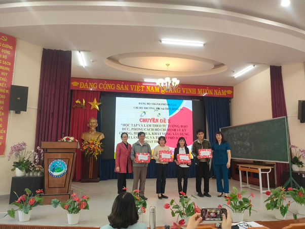 CĐCS TRƯỜNG THCS & THPT ĐỐNG ĐA PHỐI HỢP VỚI CHÍNH QUYỀN TỔ CHỨC BÁO CÁO HỌC TẬP CHUYÊN ĐỀ NĂM 2024. 