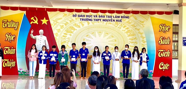 Tiếp sức tới trường cho học sinh có hoàn cảnh khó khăn