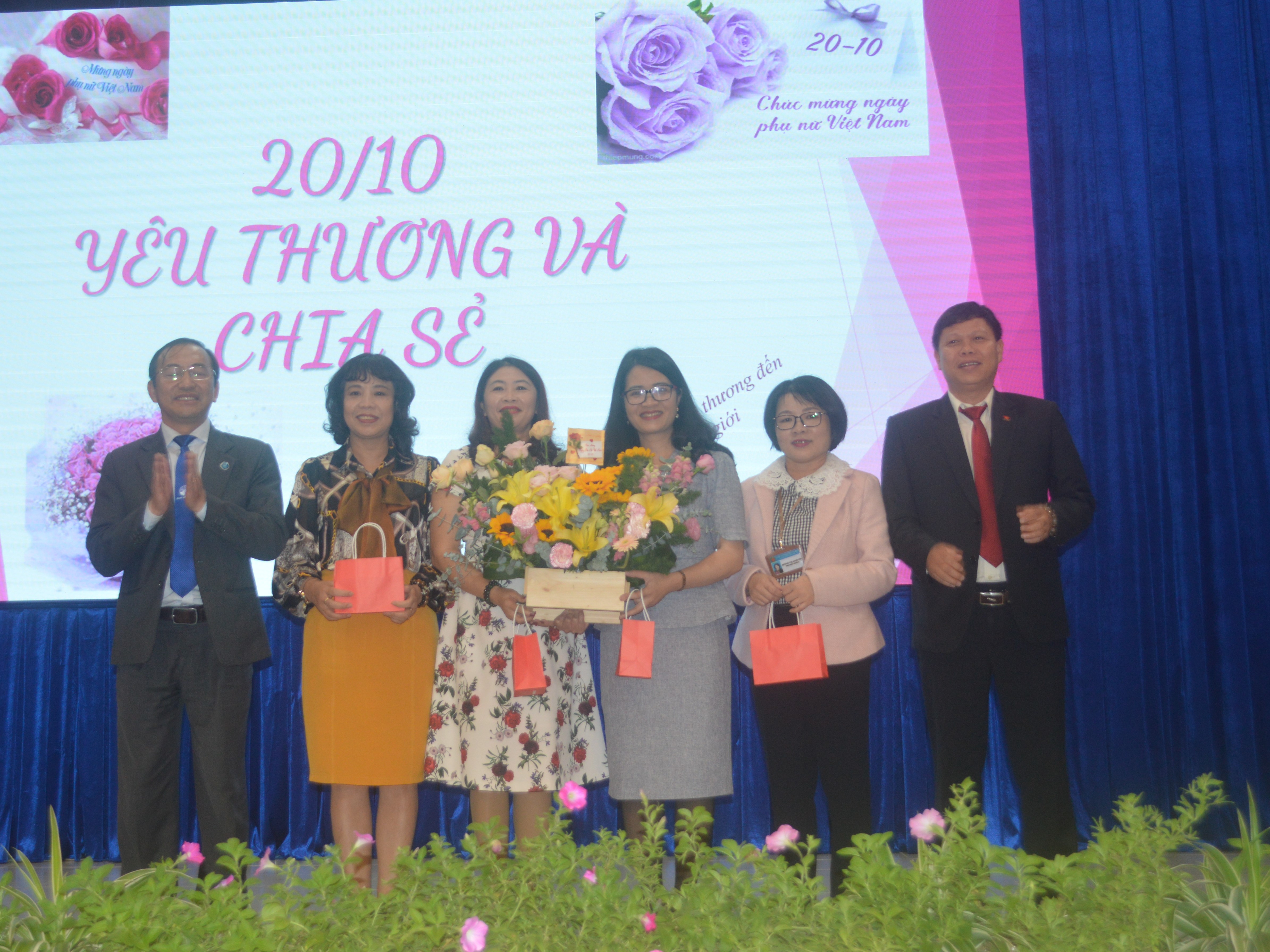 CÔNG ĐOÀN NGÀNH GIÁO DỤC LÂM ĐỒNG  TỔ CHỨC TỌA ĐÀM NHÂN DỊP KỶ NIỆM 90 NĂM  NGÀY THÀNH LẬP HỘI LIÊN HIỆP PHỤ NỮ VIỆT NAM  (20/10/1930-20/10/2020)