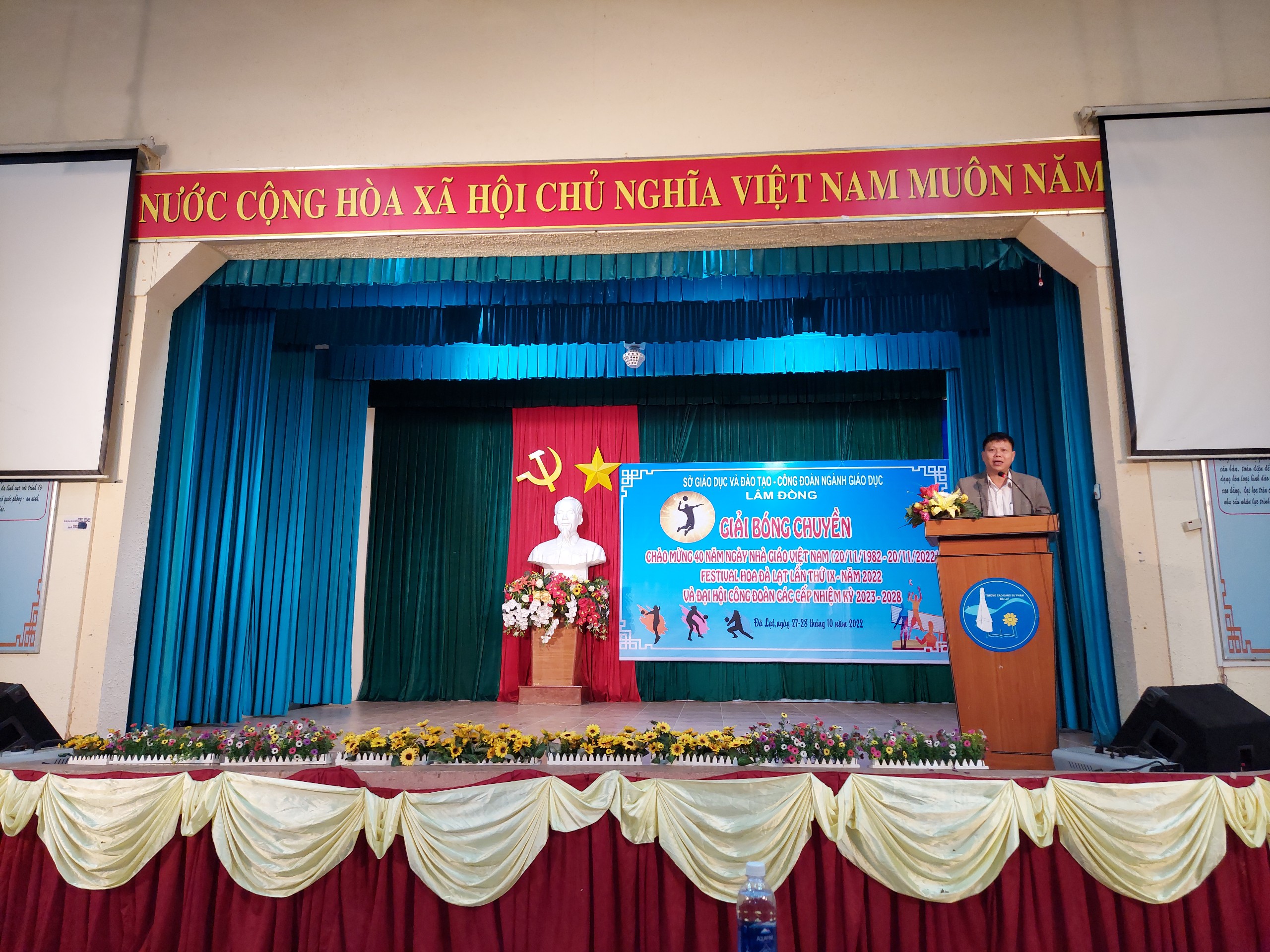 LỄ KHAI MẠC GIẢI  BÓNG CHUYỀN CHÀO MỪNG 40 NĂM NGÀY NHÀ GIÁO VIỆT NAM (20/11/1982-20/11/2022), FESTIVAL HOA ĐÀ LẠT LẦN THỨ XI-2022VÀ  ĐẠI HỘI  CÔNG ĐOÀN CÁC CẤP NHIỆM KỲ 2023-2028