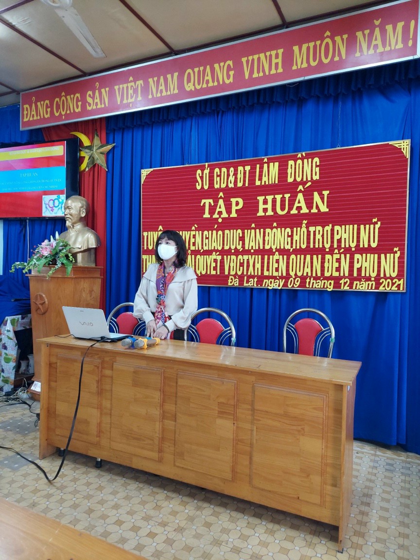 CÔNG ĐOÀN NGÀNH GIÁO DỤC LÂM ĐỒNG  ĐỒNG HÀNH CÙNG CÔNG ĐOÀN VIÊN TRONG VIỆC NÂNG CAO KĨ NĂNG LỒNG GHÉP GIỚI TRONG QUẢN LÝ, GIÁO DỤC HỌC SINH CỦA GIÁO VIÊN CHỦ NHIỆM Ở TRƯỜNG TRUNG HỌC NH 2021-2022