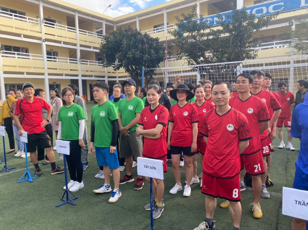 Giao lưu bóng chuyền CĐCS các trường THPT trên địa bàn thành phố Đà Lạt