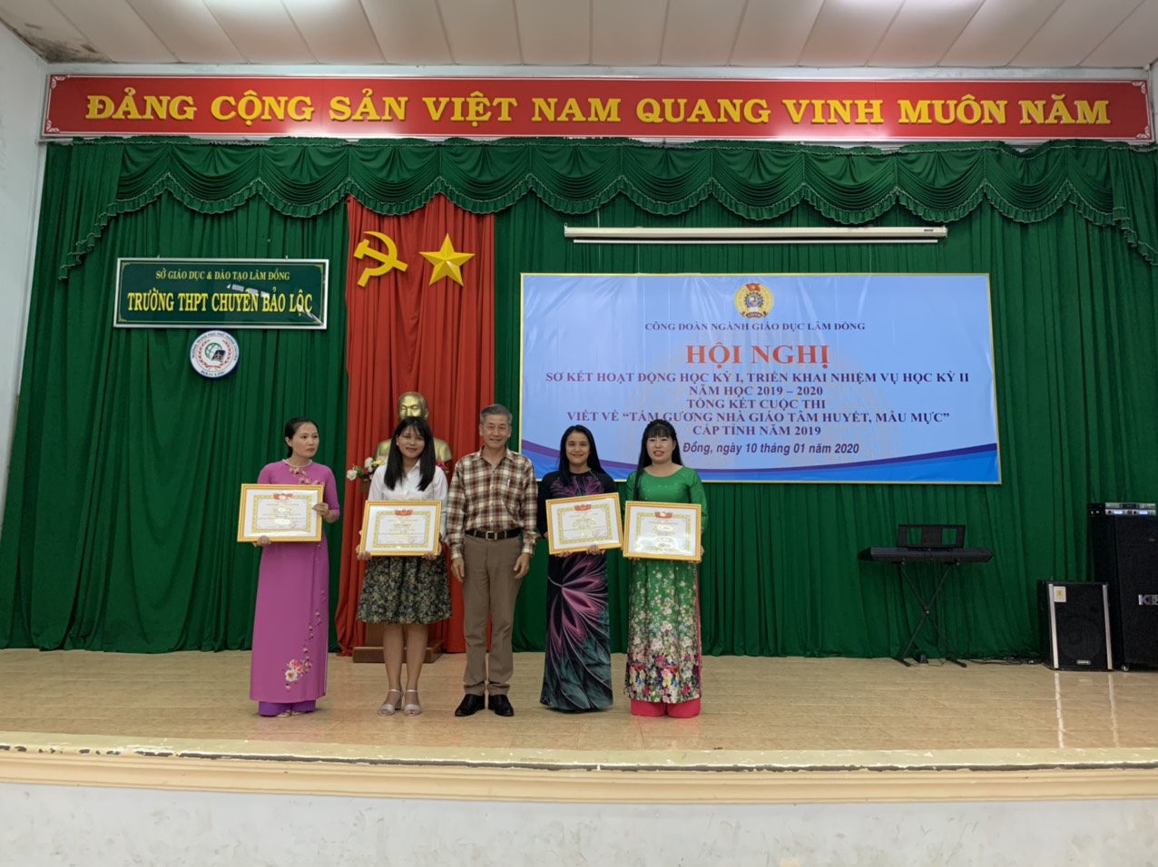 TỔNG KẾT CUỘC THI VIẾT "TẤM GƯƠNG NHÀ GIÁO TÂM HUYẾT, MẪU MỰC"