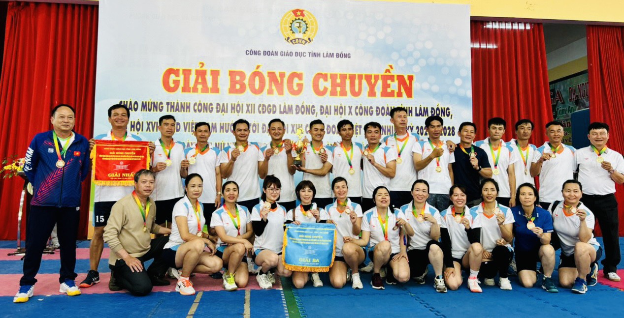 ĐỘI BÓNG CHUYỀN CỤM ĐÀ LẠT “SỰ KẾT HỢP HOÀN HẢO”