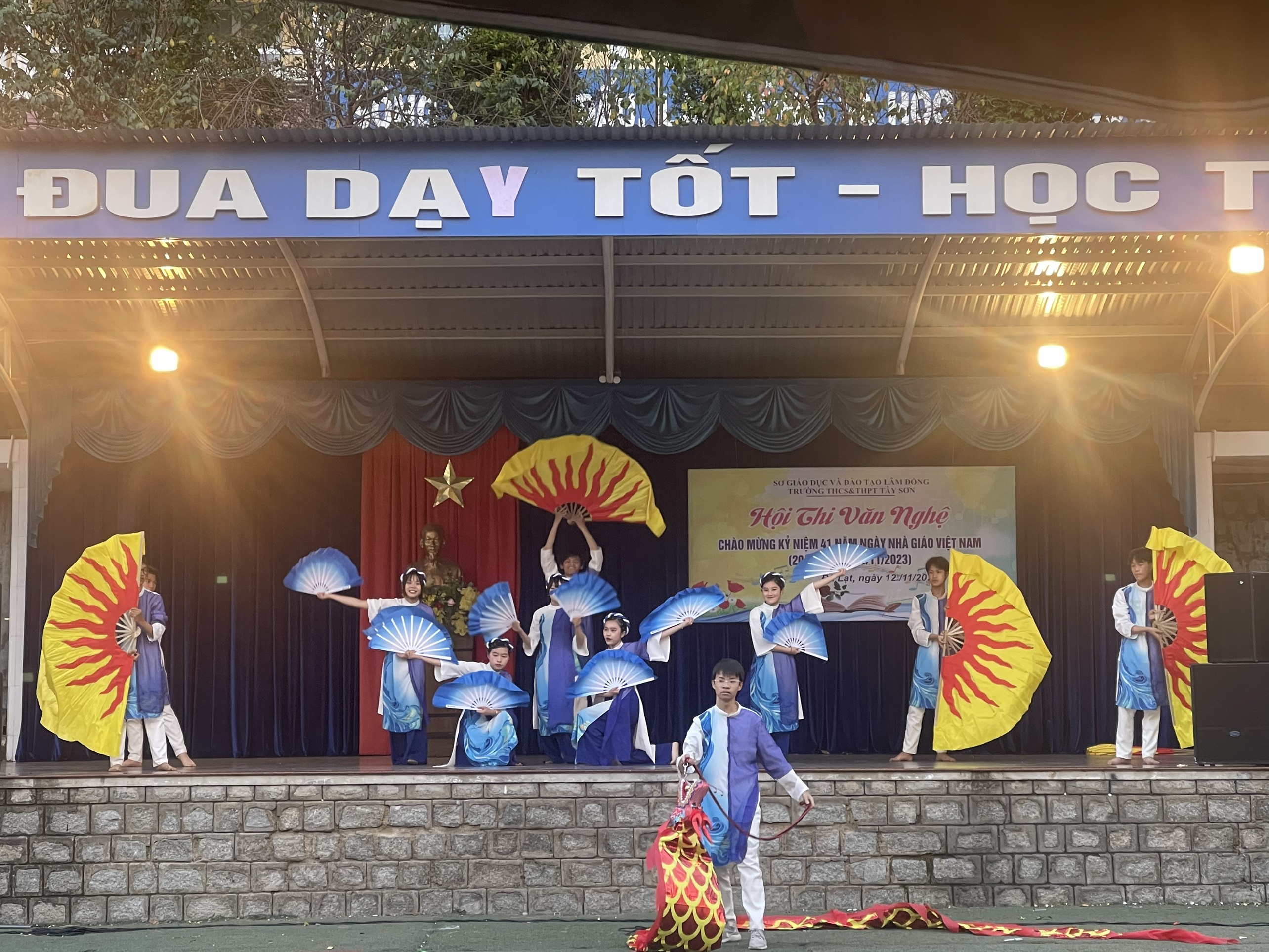 TRƯỜNG THCS&THPT TÂY SƠN TỔ CHỨC HỘI THI VĂN NGHỆ CHÀO MỪNG KỶ NIỆM NGÀY NHÀ GIÁO VIỆT NAM 20.11