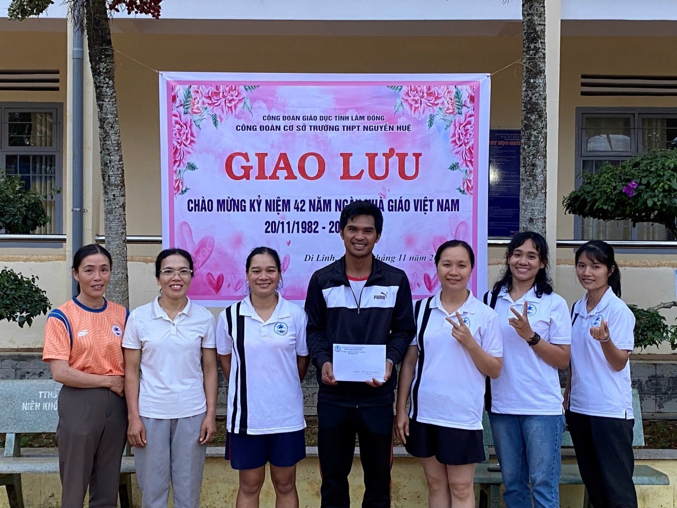 Giao lưu thể thao chào mừng ngày Nhà giáo Việt Nam 20-11