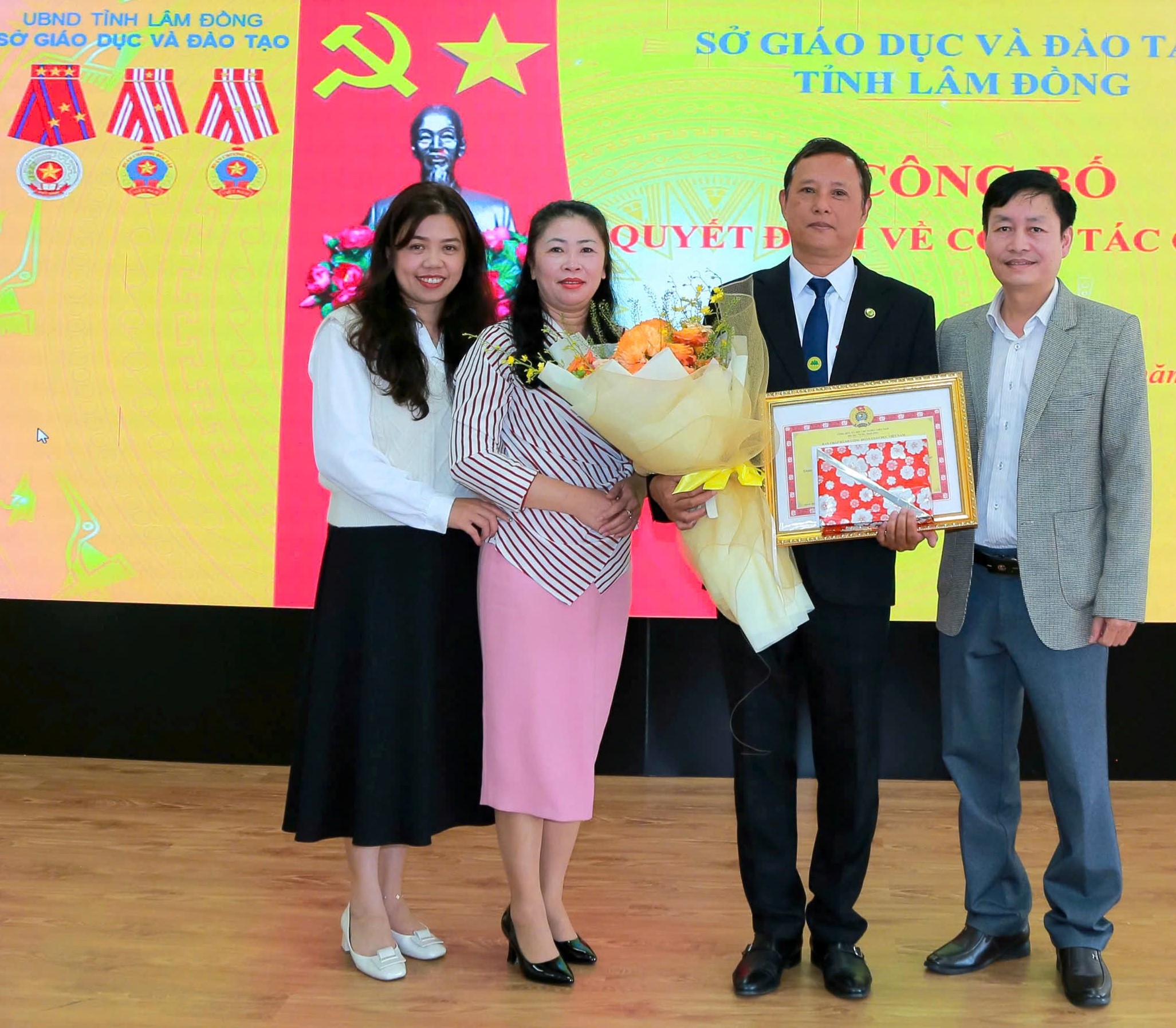 Chia tay thầy Nguyễn Quốc Túy, Đoàn viên công đoàn-Trưởng Phòng GDTrH Sở GDĐT nghỉ hưu chế độ theo quy định