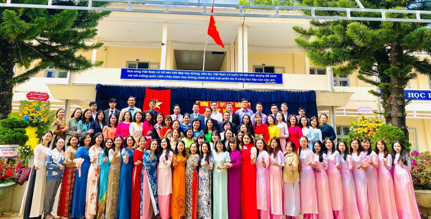 TRƯỜNG THCS&THPT XUÂN TRƯỜNG TỔ CHỨC BUỔI HỌP MẶT NHÂN NGÀY NHÀ GIÁO VIỆT NAM 20/11