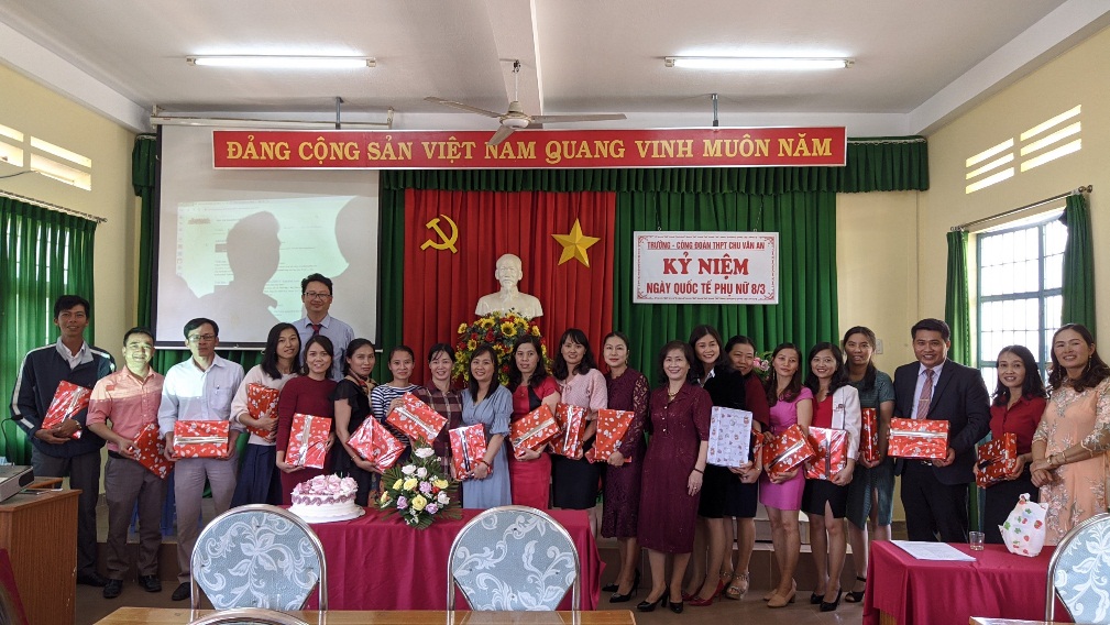 CĐCS Trường THPT Chu Văn An với các hoạt động chào mừng ngày Quốc tế phụ nữ