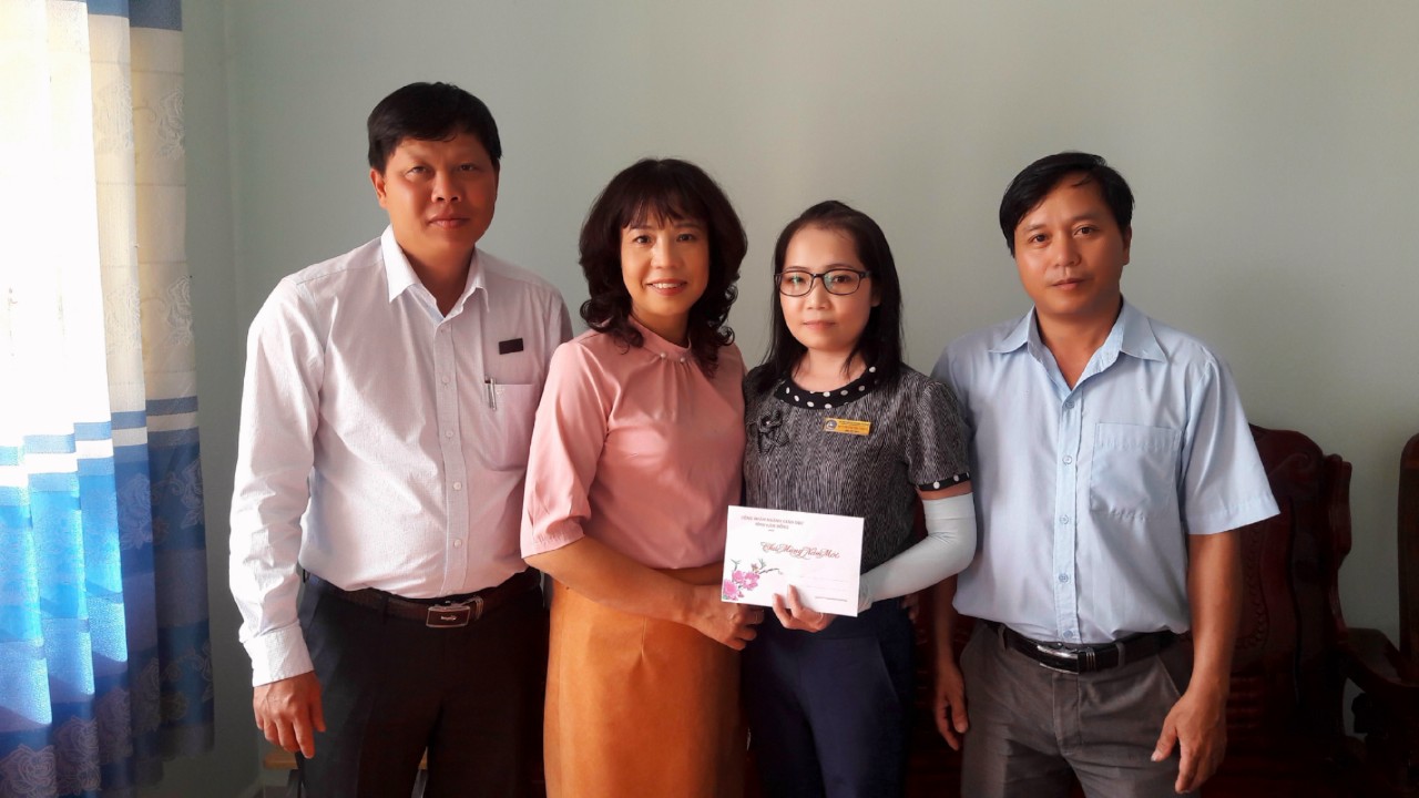  Kịp thời động viên đội ngũ CBNGNLĐ dịp tết Nguyên đán Canh tý-2020.