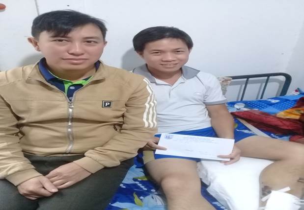 Thăm và động viên đoàn viên không may bị tai nạn giao thông