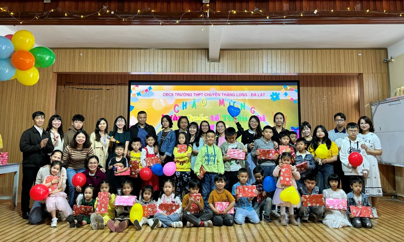 CÔNG ĐOÀN TRƯỜNG THPT CHUYÊN THĂNG LONG TỔ CHỨC NGÀY QUỐC TẾ THIẾU NHI 1/6 CHO CON EM ĐOÀN VIÊN CÔNG ĐOÀN