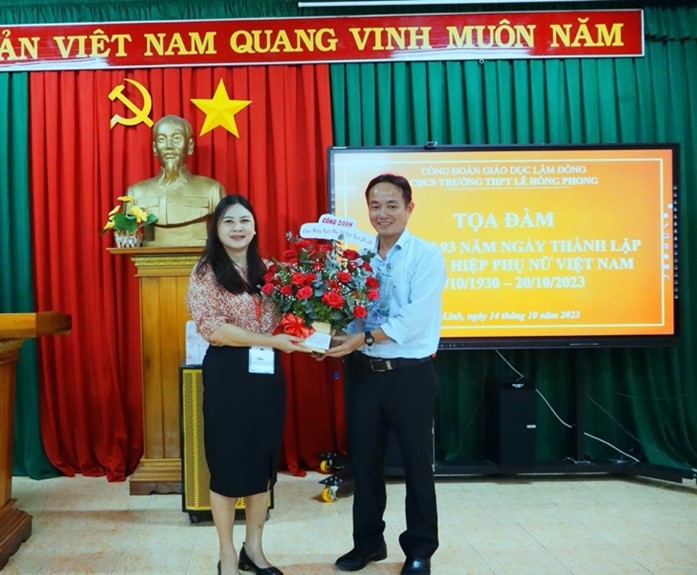 CĐCS TRƯỜNG THPT LÊ HỒNG PHONG TỔ CHỨC CÁC HOẠT ĐỘNG CHÀO MỪNG KỶ NIỆM 93 NĂM NGÀY THÀNH LẬP HỘI LIÊN HIỆP PHỤ NỮ VIỆT NAM 20/10