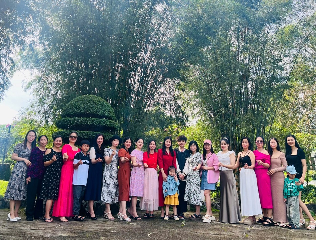 HOẠT ĐỘNG THAM QUAN, TRẢI NGHIỆM CHO NỮ CÁN BỘ VIÊN CHỨC TRƯỜNG THPT LỘC PHÁT CHÀO MỪNG KỶ NIỆM NGÀY PHỤ NỮ VIỆT NAM (20/10)