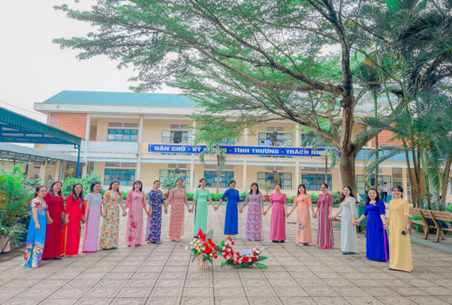 SÔI NỔI CÁC HOẠT ĐỘNG CHÀO MỪNG NGÀY PHỤ NỮ VIỆT NAM 20-10 CỦA THẦY VÀ TRÒ TRƯỜNG THPT LÊ QUÝ ĐÔN