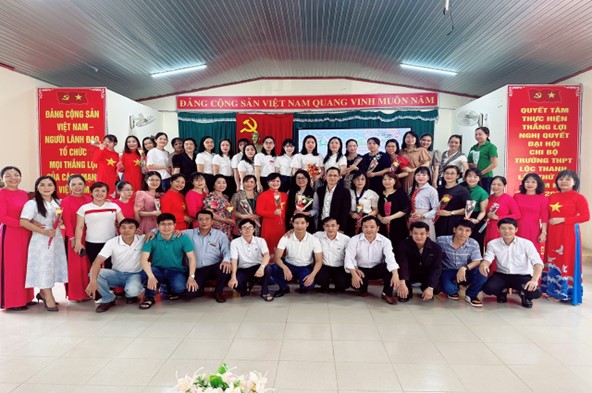 CÔNG ĐOÀN TRƯỜNG THPT LỘC THANH HÂN HOAN TỔ CHỨC LỄ KỶ NIỆM NGÀY PHỤ NỮ VIỆT NAM 20/10 CHO CÁN BỘ, GIÁO VIÊN VÀ NHÂN VIÊN NỮ TRONG NHÀ TRƯỜNG