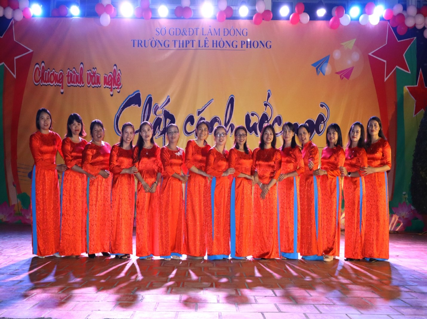 TRƯỜNG THPT LÊ HỒNG PHONG TỔ CHỨC THÀNH CÔNG ĐÊM HỘI DIỄN VĂN NGHỆ GÂY QUỸ KHUYẾN HỌC NHÂN DỊP CHÀO MỪNG NGÀY NHÀ GIÁO VIỆT NAM 20/11