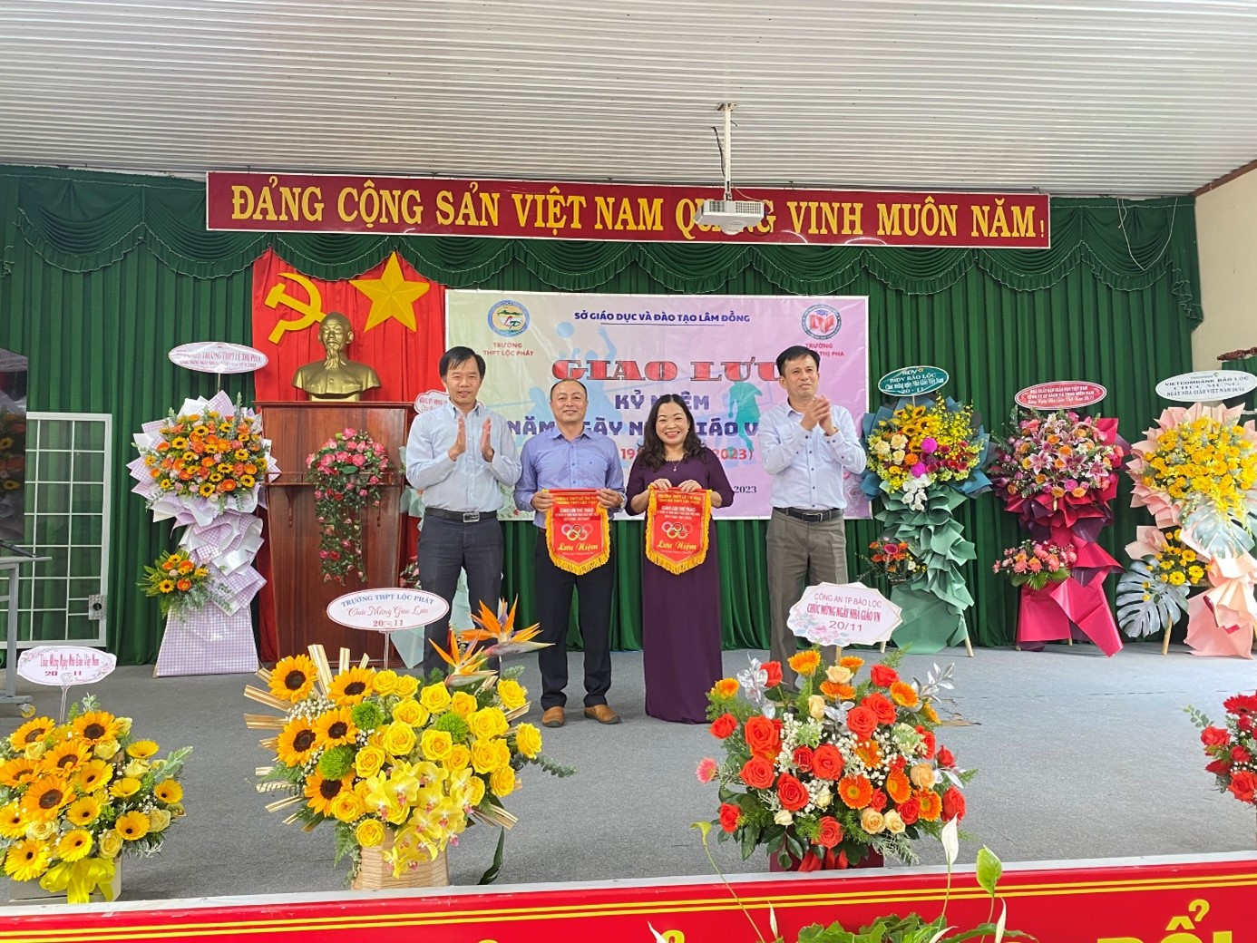 GIAO LƯU VĂN HÓA – THỂ THAO GIỮA CÔNG ĐOÀN TRƯỜNG THPT LÊ THỊ PHA VÀ CÔNG ĐOÀN TRƯỜNG THPT LỘC PHÁT