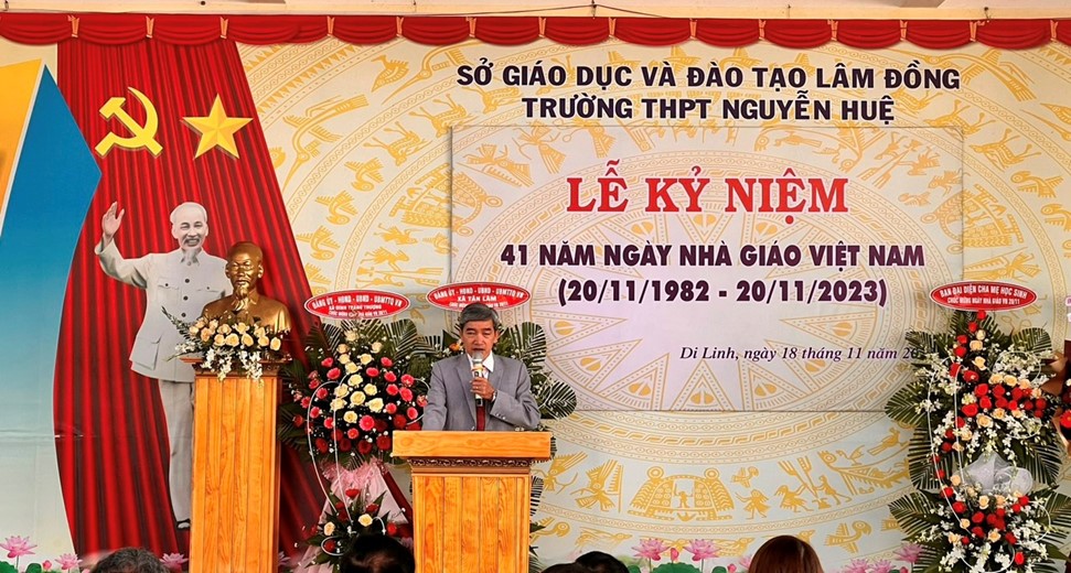  TRƯỜNG THPT NGUYỄN HUỆ TỔ CHỨC LỄ KỶ NIỆM CHÀO MỪNG NGÀY NHÀ GIÁO VIỆT NAM 20/11 