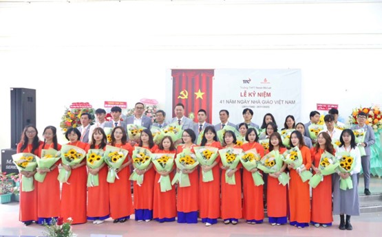 TRƯỜNG THPT YERSIN SÔI NỔI TỔ CHỨC CÁC HOẠT ĐỘNG CHÀO MỪNG 41 NĂM NGÀY HIẾN CHƯƠNG NHÀ GIÁO VIỆT NAM