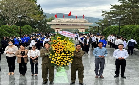 TRƯỜNG THPT LỘC PHÁT TỔ CHỨC CÁC HOẠT ĐỘNG KỶ NIỆM 79 NĂM NGÀY THÀNH LẬP QUÂN ĐỘI NHÂN DÂN VIỆT NAM (22/12/1944 -22/12/2023) VÀ 34 NĂM NGÀY HỘI QUỐC PHÒNG TOÀN DÂN (22/12/1989 -22/12/2023)