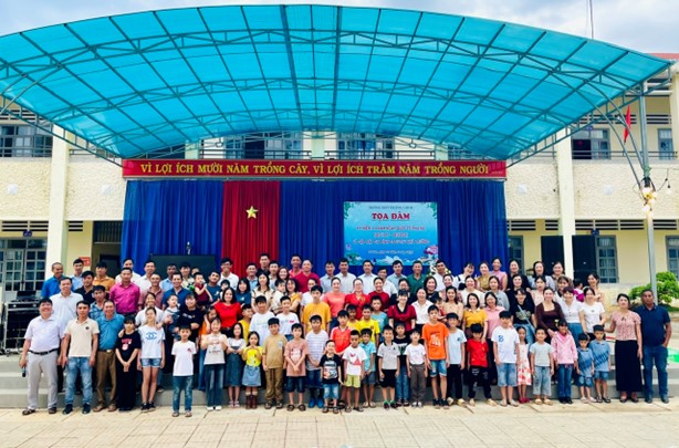 CĐCS THPT TRƯỜNG CHINH TỔ CHỨC TỌA ĐÀM KỶ NIỆM 114 NĂM NGÀY QUỐC TẾ PHỤ NỮ 8/3 VÀ GẶP MẶT GIA ĐÌNH CBGVNV NHÀ TRƯỜNG