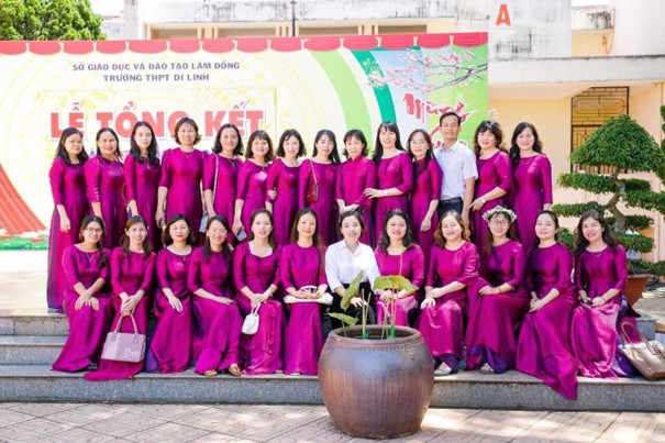 CÁN BỘ, GIÁO VIÊN, NHÂN VIÊN NỮ TRƯỜNG THPT DI LINH  HƯỞNG ỨNG “TUẦN LỄ ÁO DÀI” NĂM 2024