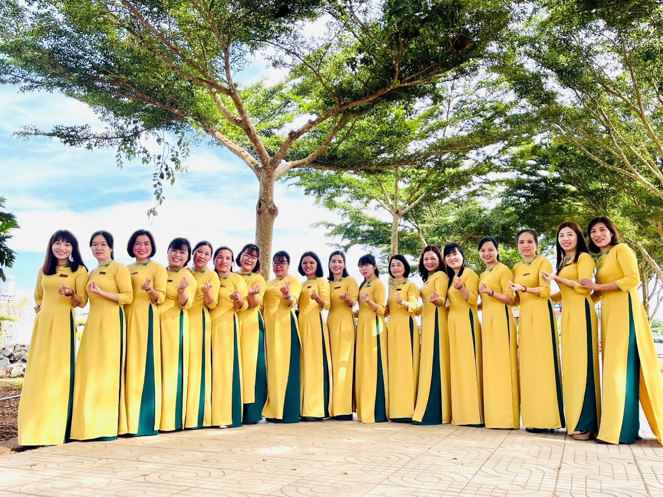 CĐCS THPT TRƯỜNG CHINH TÍCH CỰC HƯỞNG ỨNG “TUẦN LỄ ÁO DÀI” NĂM 2024