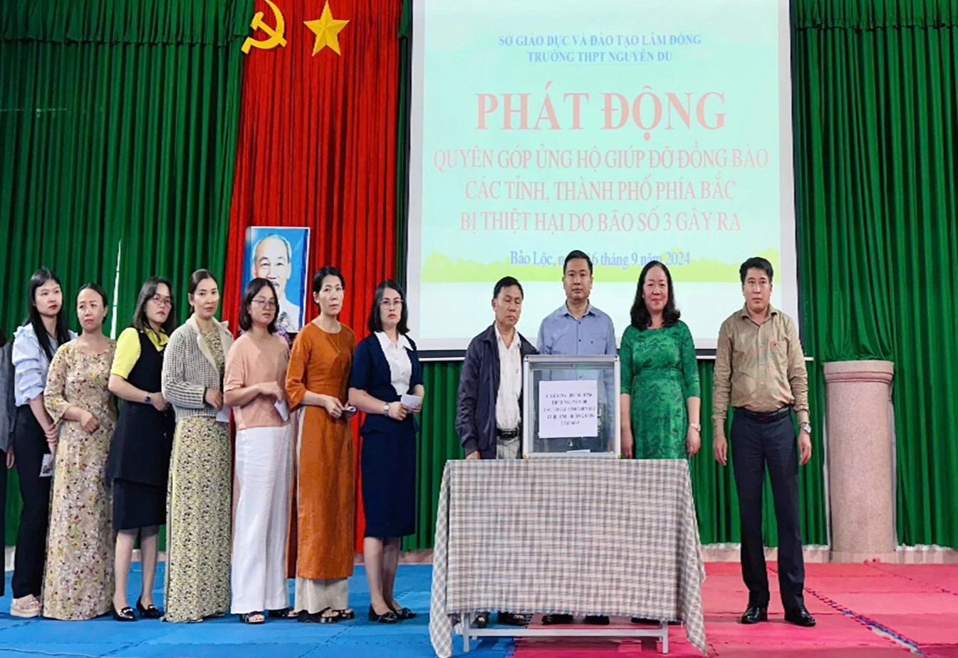 CÔNG ĐOÀN TRƯỜNG THPT NGUYỄN DU KẾT HỢP CHÍNH QUYỀN PHÁT ĐỘNG, KÊU GỌI CÁN BỘ, GIÁO VIÊN, NHÂN VIÊN VÀ HỌC SINH DÀNH TÌNH CẢM CHO ĐỒNG BÀO VÙNG BỊ THIỆT HẠI DO BÃO LŨ GÂY RA