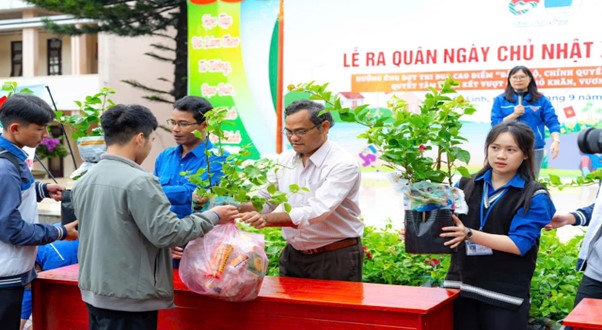 TRƯỜNG THPT DI LINH PHỐI HỢP TỔ CHỨC LỄ RA QUÂN NGÀY CHỦ NHẬT XANH LẦN THỨ IV NĂM 2024