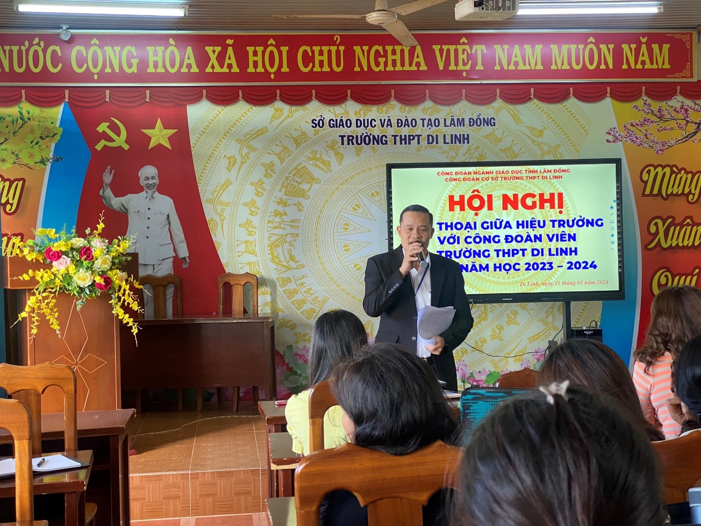 HỘI NGHỊ ĐỐI THOẠI LẦN THỨ NHẤT GIỮA HIỆU TRƯỞNG VỚI CÔNG ĐOÀN VIÊN TRƯỜNG THPT DI LINH 