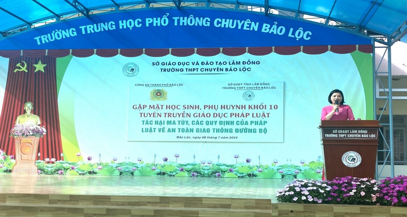 TRƯỜNG THPT CHUYÊN BẢO LỘC TỔ CHỨC CHƯƠNG TRÌNH GẶP MẶT HỌC SINH, PHỤ HUYNH KHỐI 10, TUYÊN TRUYỀN GIÁO DỤC PHÁP LUẬT VỀ TÁC HẠI CỦA MA TÚY, CÁC QUY ĐỊNH CỦA PHÁP LUẬT VỀ AN TOÀN GIAO THÔNG ĐƯỜNG BỘ