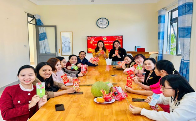 SÔI NỔI CÁC HOẠT ĐỘNG CHÀO XUÂN ẤT TỴ TẠI TRƯỜNG THPT TRƯỜNG CHINH 