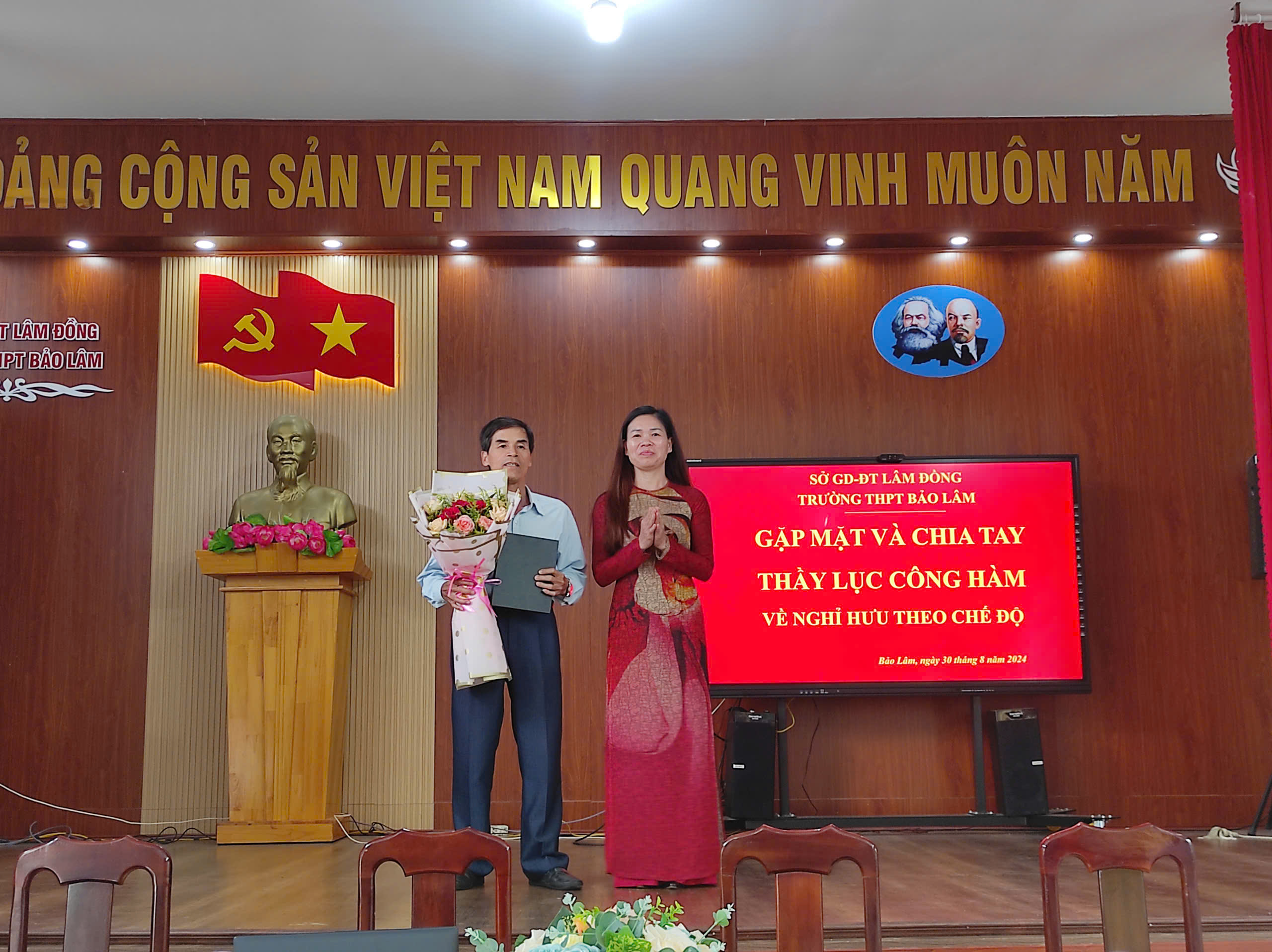 CĐCS TRƯỜNG THPT BẢO LÂM TỔ CHỨC BUỔI LỄ CHIA TAY GIÁO VIÊN NGHỈ HƯU NĂM 2024