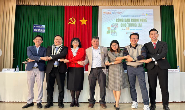 CÙNG BẠN CHỌN NGHỀ CHO TƯƠNG LAI