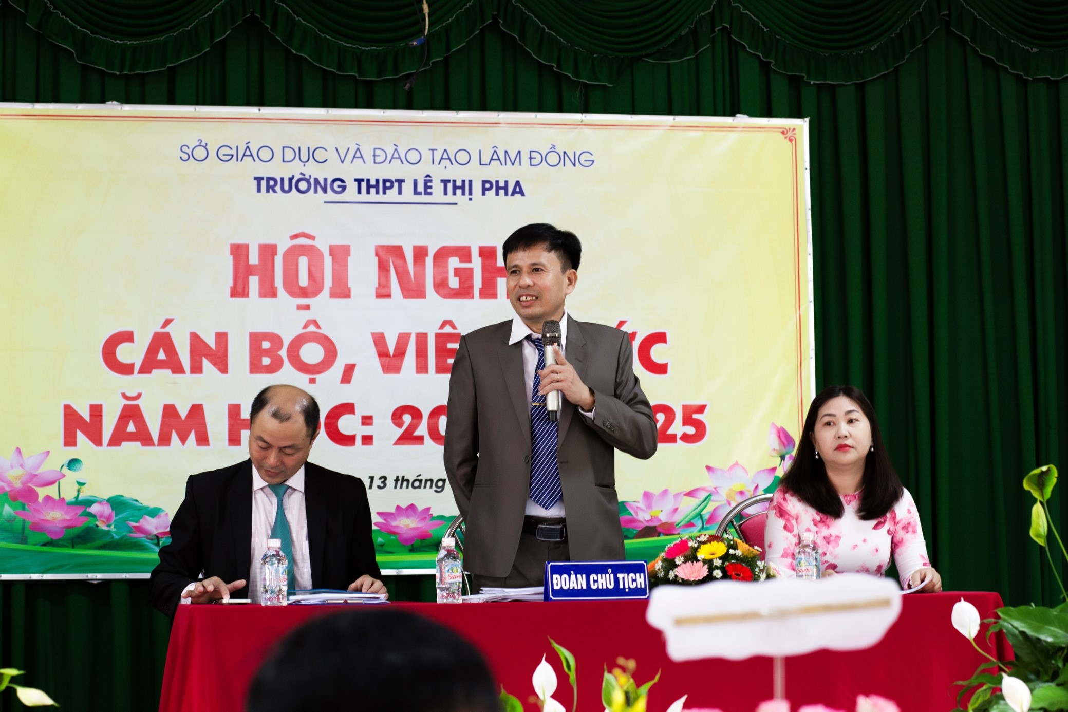 CÔNG ĐOÀN CƠ SỞ TRƯỜNG THPT LÊ THỊ PHA PHỐI HỢP TỔ CHỨC HỘI NGHỊ CÁN BỘ, VIÊN CHỨC NĂM HỌC 2024 - 2025