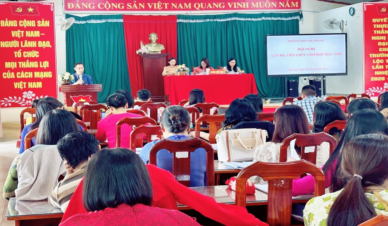 TRƯỜNG THPT LỘC THANH TỔ CHỨC HỘI NGHỊ CÁN BỘ VIÊN CHỨC NĂM HỌC 2024 - 2025