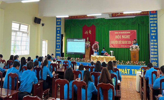 TRƯỜNG THPT NGUYỄN TRI PHƯƠNG TỔ CHỨC HỘI NGHỊ CÁN BỘ - VIÊN CHỨC NĂM HỌC 2024 - 2025 