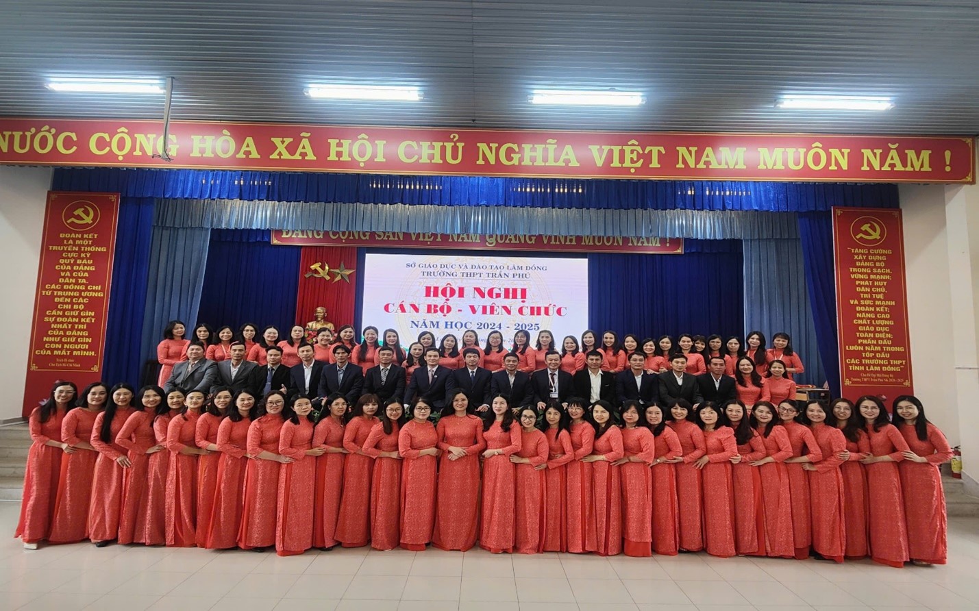 TRƯỜNG THPT TRẦN PHÚ TỔ CHỨC THÀNH CÔNG HỘI NGHỊ CÁN BỘ- VIÊN CHỨC NĂM HỌC 2024- 2025