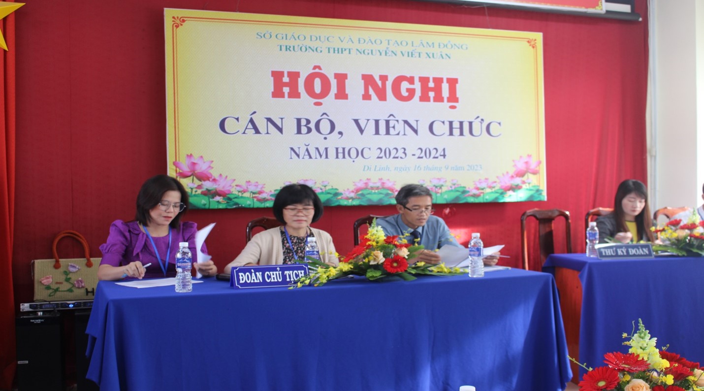 TRƯỜNG THPT NGUYỄN VIẾT XUÂN TỔ CHỨC THÀNH CÔNG HỘI NGHỊ CÁN BỘ - VIÊN CHỨC NĂM HỌC 2023-2024
