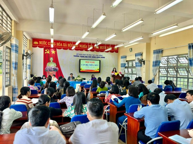 HỘI NGHỊ CÁN BỘ – VIÊN CHỨC TRƯỜNG THPT HÙNG VƯƠNG NĂM HỌC 2023-2024