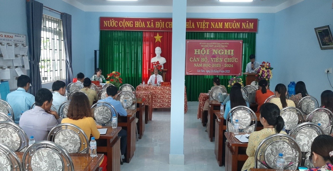 TRƯỜNG THPT QUANG TRUNG TỔ CHỨC HỘI NGHỊ CÁN BỘ - VIÊN CHỨC NĂM HỌC 2023-2024