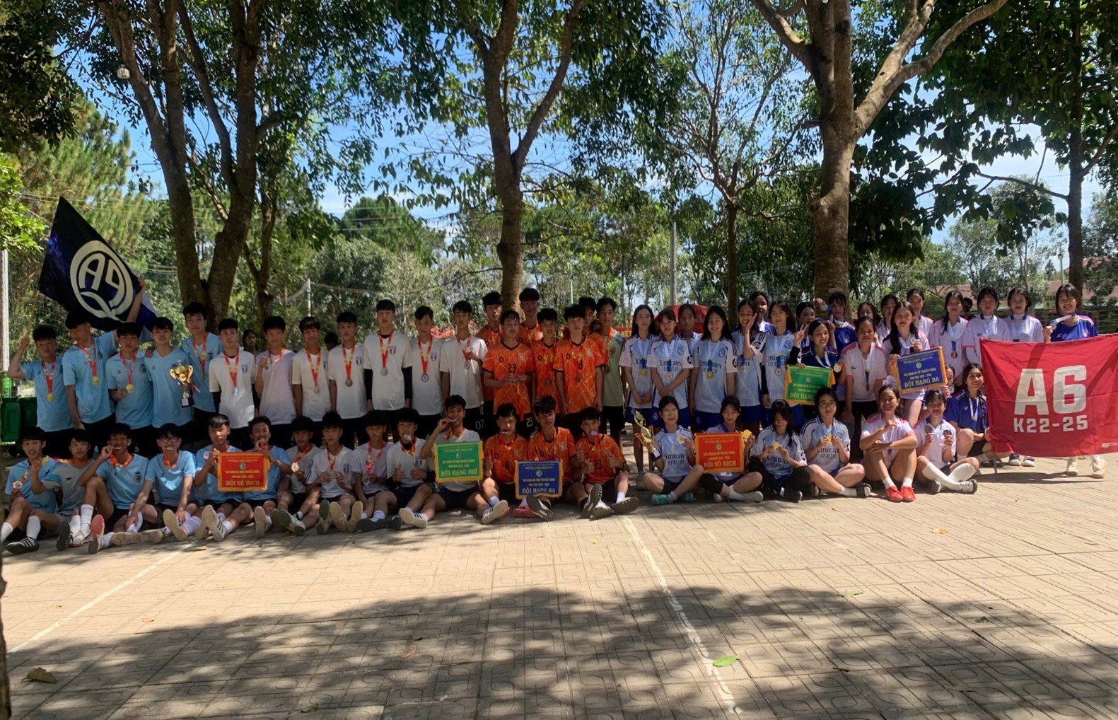 TRƯỜNG THPT BẢO LÂM TỔ CHỨC GIẢI BÓNG ĐÁ HỌC SINH CHÀO MỪNG NGÀY HỌC SINH – SINH VIÊN