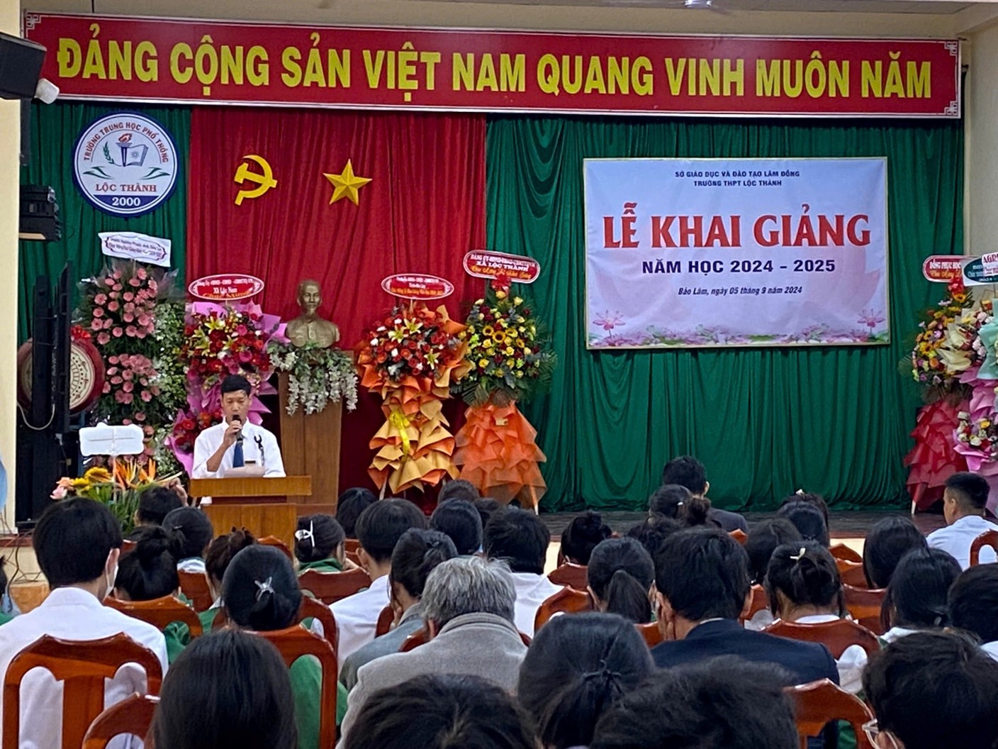 TRƯỜNG THPT LỘC THÀNH LONG TRỌNG TỔ CHỨC LỄ KHAI GIẢNG NĂM HỌC 2024 – 2025