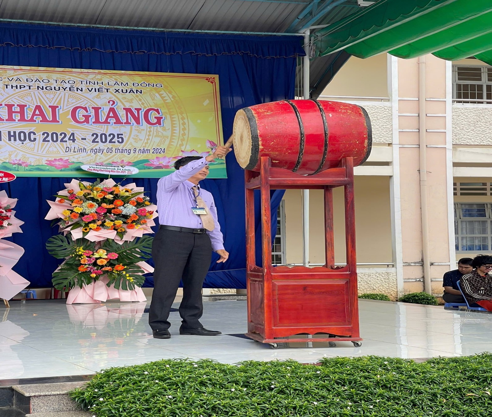 TRƯỜNG THPT NGUYỄN VIẾT XUÂN LONG TRỌNG TỔ CHỨC LỄ KHAI GIẢNG NĂM HỌC 2024 – 2025