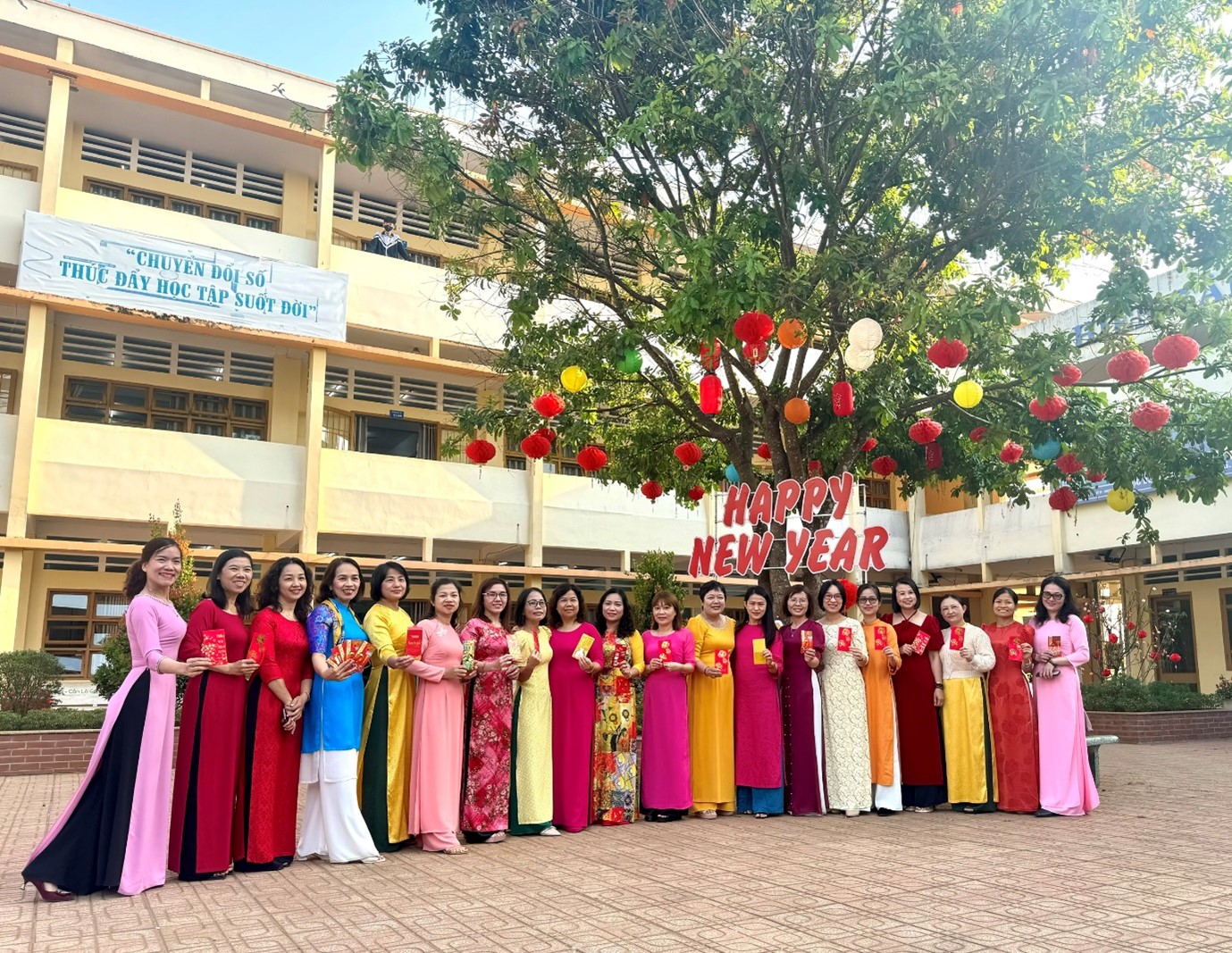 TRƯỜNG THPT BẢO LỘC TỔ CHỨC HỌP MẶT ĐẦU XUÂN GIÁP THÌN 2024